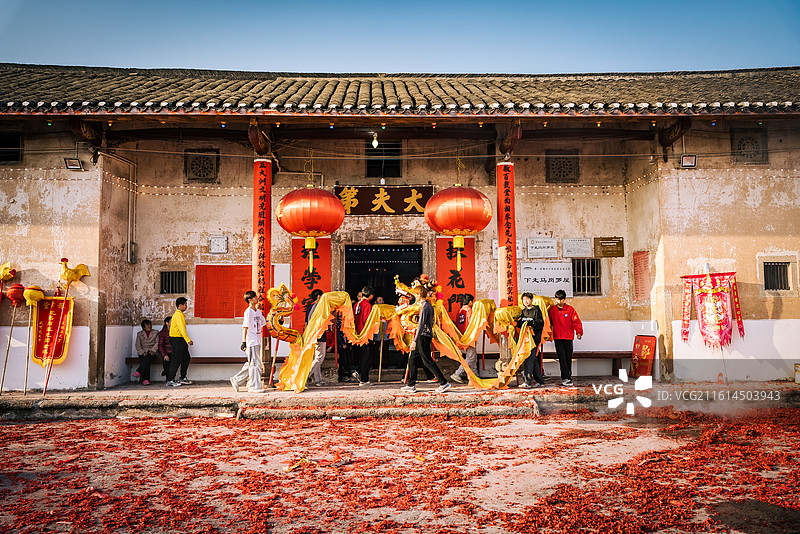 梅州兴宁围龙屋赏灯春节元宵传统节日舞龙图片素材