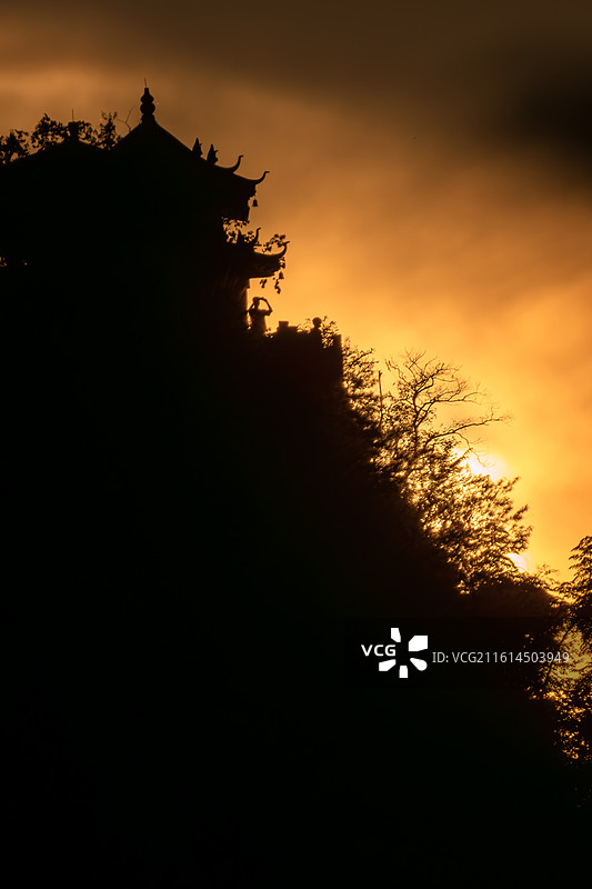 桂林伏波山独秀峰落日图片素材