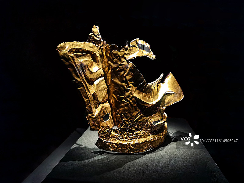 金面具,商代后期,三星堆五号祭祀坑出土,三星堆博物馆图片素材