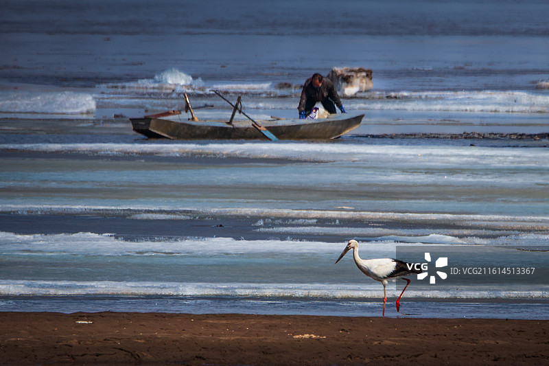 两个捕鱼者图片素材