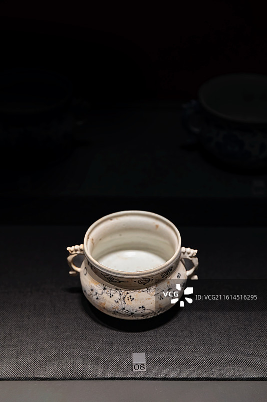 南京六合博物馆-青花花卉纹香炉 明 六合复兴路初级中学出土图片素材