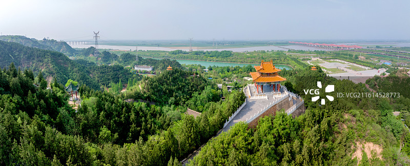 中国河南郑州黄河文化公园五龙峰景区极目阁航拍风光图片素材