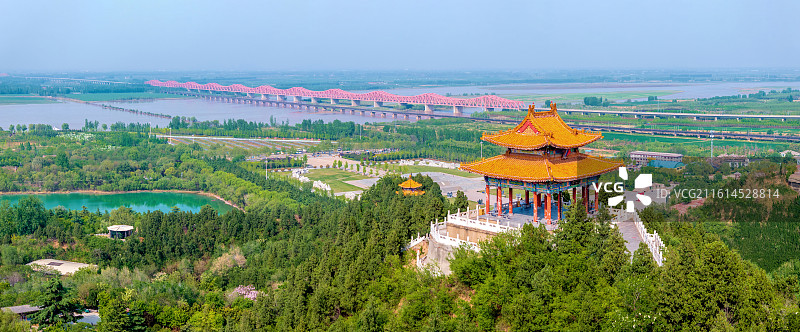 中国河南郑州黄河文化公园五龙峰景区极目阁航拍风光图片素材
