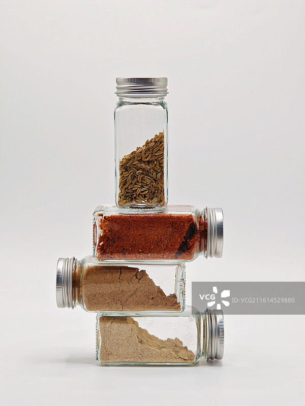 调味品，调味料，装在瓶子里的各种调味料，香料，厨房调味品，厨房间里各种瓶瓶罐罐图片素材