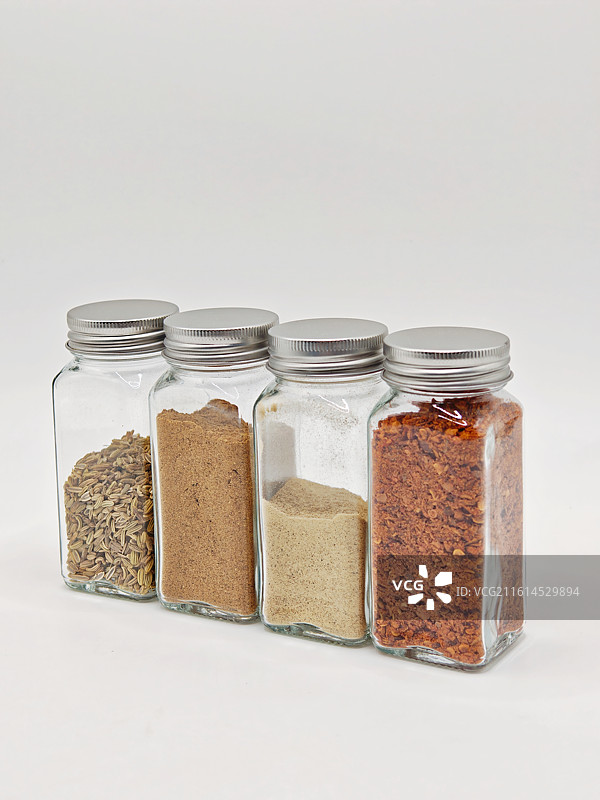 调味品，调味料，装在瓶子里的各种调味料，香料，厨房调味品，厨房间里各种瓶瓶罐罐图片素材