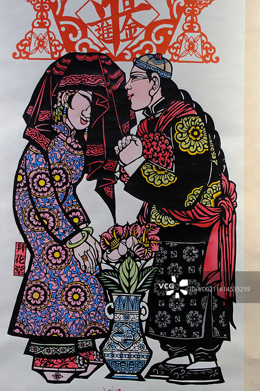 河北丰宁满族剪纸。春节过新年传统非遗文化剪纸婚礼图片素材