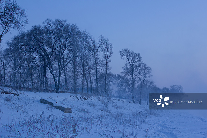 中国吉林雾凇岛冬天傍晚风景图片素材