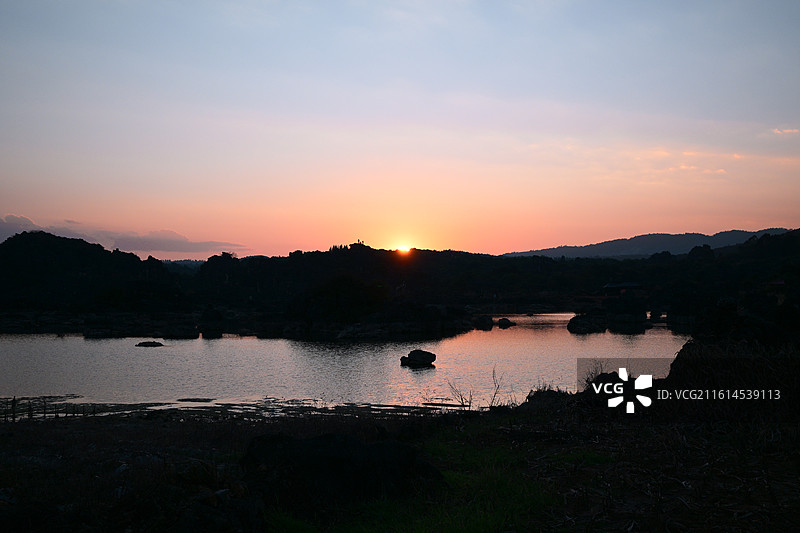 石林蓑衣山日落风景图片素材