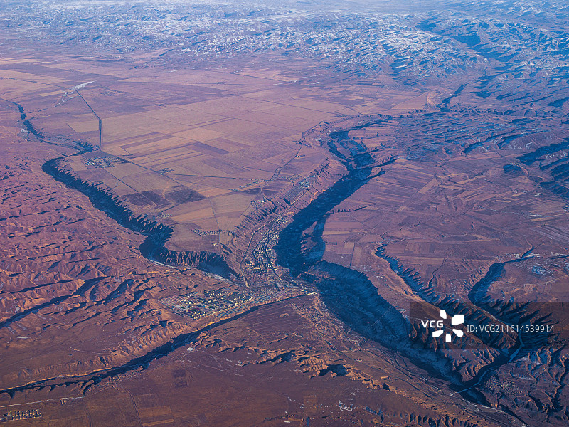 2019年1月5日，搭乘航班从西藏拉萨飞往宁夏银川途中，使用哈苏H6D - 100C相机进行航拍。图片素材