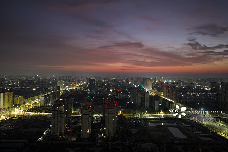 高视角周口川汇区城市西侧凌晨日出城市天际图片素材