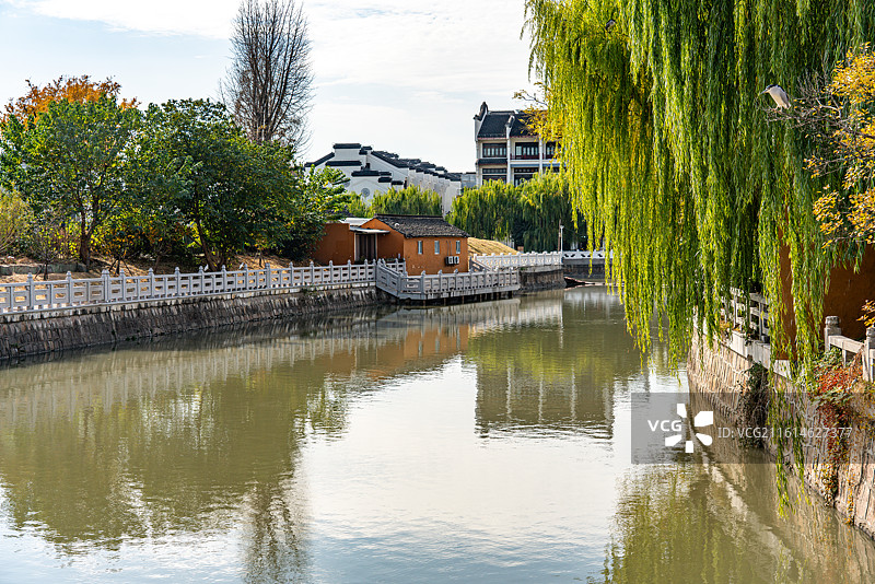 上海闵行七宝老街蒲汇塘河倒影景观图片素材