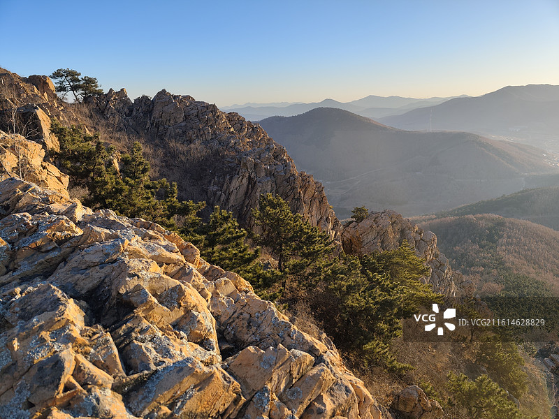 冬天，三九天攀爬莒县屋楼崮看日出，冬季自然风光图片素材