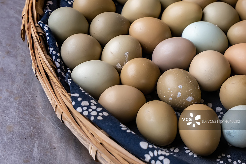 四川省绵阳市户外售卖的鸡蛋，野鸡蛋，山鸡蛋图片素材