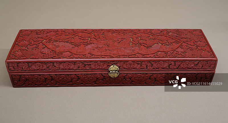 上海博物馆漆器展--剔红龙凤纹长方盒（明宣德）图片素材