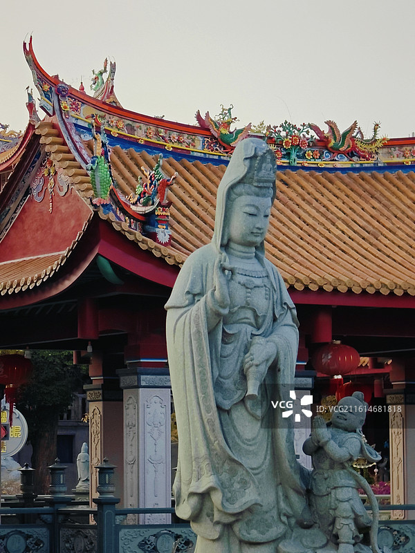 厦门仙岳山天竺岩寺石雕观音+童子图片素材