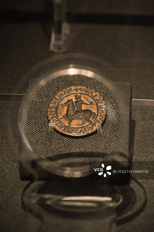 《钢铁与荣耀：欧洲骑士盔甲与文化展》是南京城墙博物馆引进的重磅特展，于2025年11月28日开幕图片素材