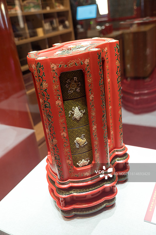 北京正阳楼藏品传统红漆雕花国宝实拍图片图片素材