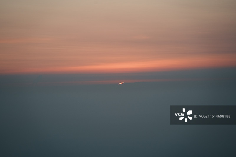 贺兰山滚钟口日出--日出熹微图片素材
