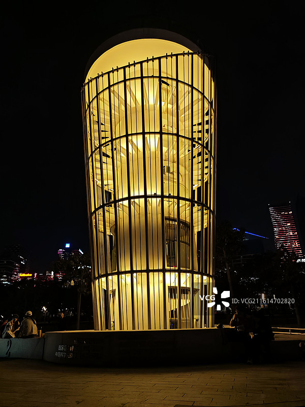 深圳湾人才公园风帆塔正面视角图片素材