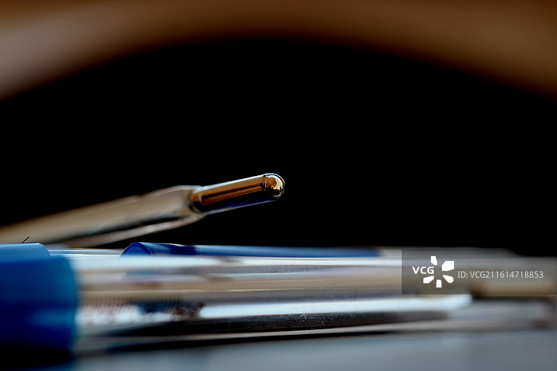 微距镜头拍摄医用水银体温计图片素材