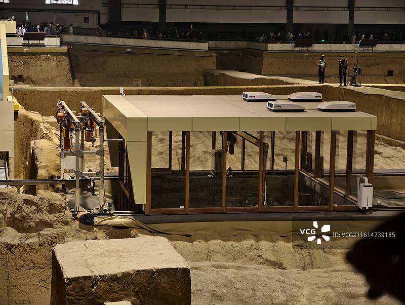 秦始皇兵马俑坑现代考古保护设施图片素材