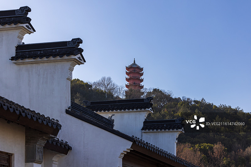无锡市惠山古镇古代建筑和龙光塔建筑风光图片素材