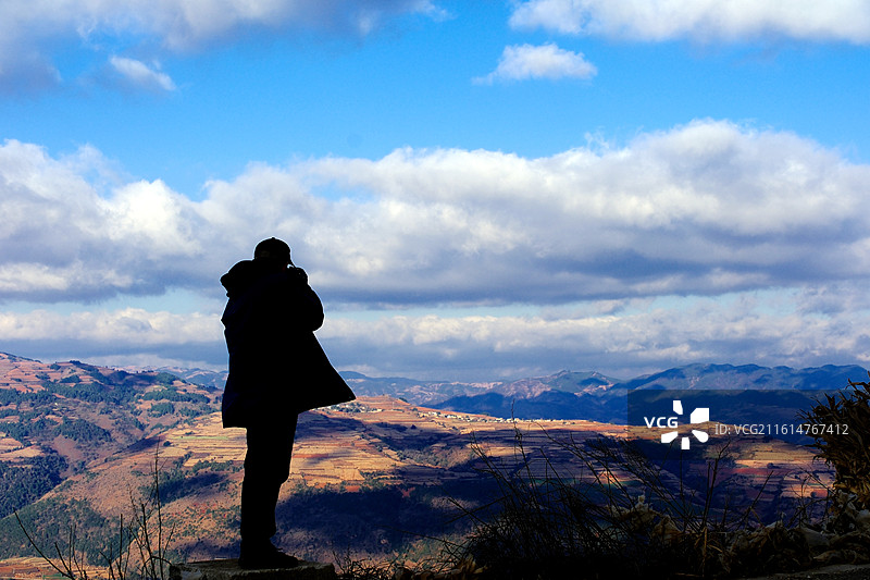 云南寻甸甸沙乡天空白云高山大地田园村落农村农业风景图片素材