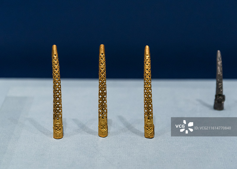 盘长纹金指套 北京市三山五园文化艺术中心“山水连城-海淀历史文物展”展览图片素材