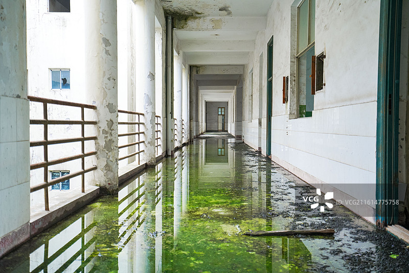 江苏省镇江市，荒废的学校图片素材