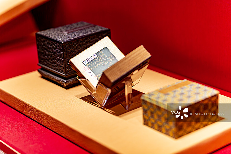 玉器百年守护从紫禁城到故宫博物院午门特展故宫博物院藏清乾隆‌青玉刘秉恬书御制优恤土尔扈特部众册图片素材