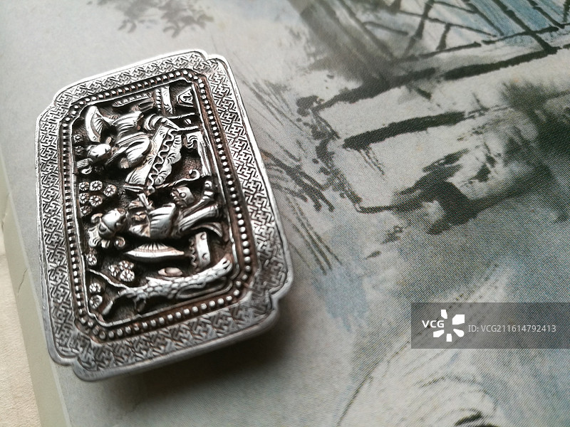 老银传统手工古代人物首饰品。老物件设计素材元素图片素材