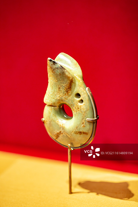 玉器百年守护从紫禁城到故宫博物院午门特展故宫博物院藏新石器时代红山文化玉玦形龙图片素材