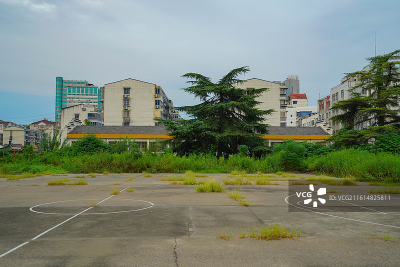 江苏省镇江市，荒废的大学图片素材