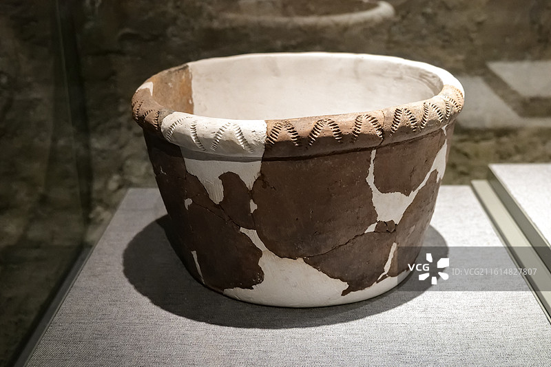 陶盆 新石器时代 北京东胡林遗址 中国考古博物馆（中国历史研究院）文明起源展厅图片素材