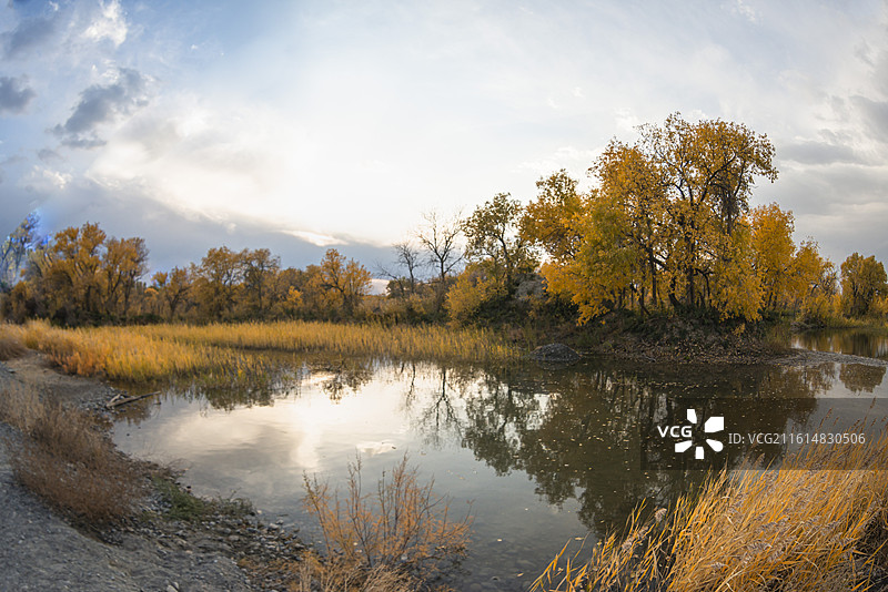 天赐仙境克孜加尔湖（新疆乌苏县）图片素材