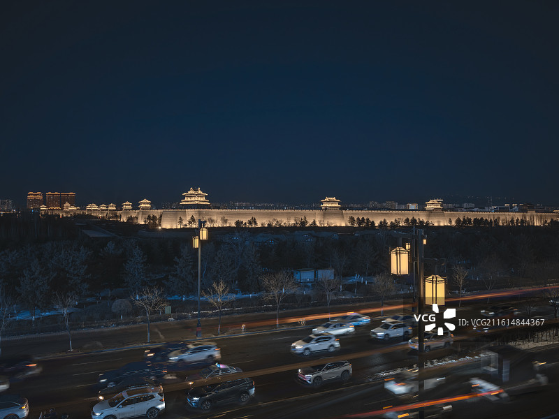大同古城夜景及城市街道和建筑物顶空俯瞰图片素材