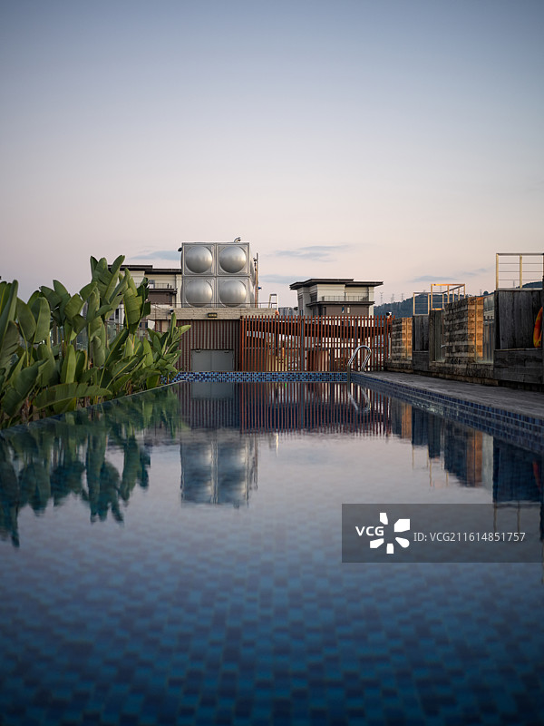 屋顶泳池与建筑景观图片素材