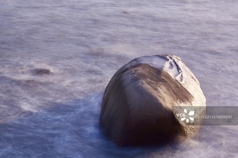 海中礁石图片素材