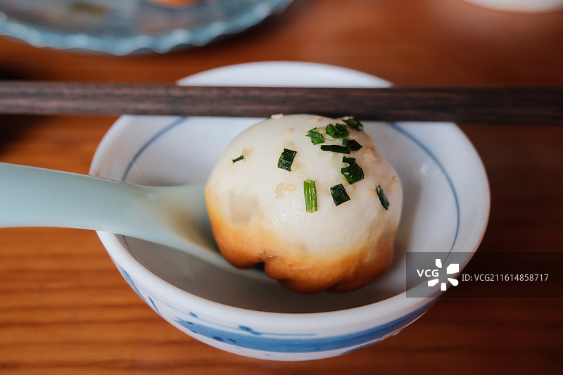 一个苏式生煎包图片素材