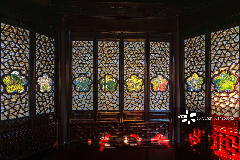 江苏，苏州市，宜两亭，明月好同三径夜，绿杨宜作两家春，隔院邻借，梵克雅宝亭，拙政园网红阳光房，冰梅纹图片素材