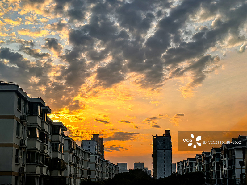 上海张江日落时刻的天空美景图片素材