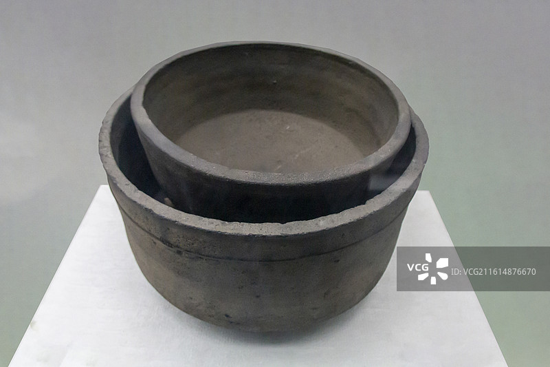 北京市永定河文化博物馆（门头沟区博物馆）“从历史走来的门头沟”展：二坯䀇、头坯䀇（标本，清水塔河村）图片素材