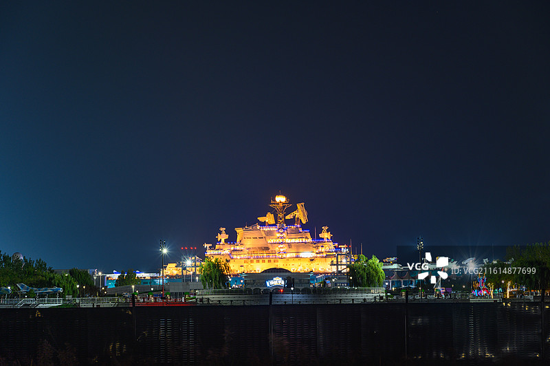 天津泰达航母主题公园夜景图片素材