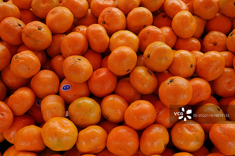 辽宁省丹东市丹东伟豪农贸市场早市新鲜水果：橘子桔子图片素材