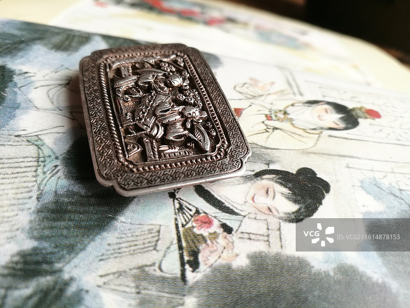 老银传统手工古代人物首饰品。老物件设计素材元素图片素材