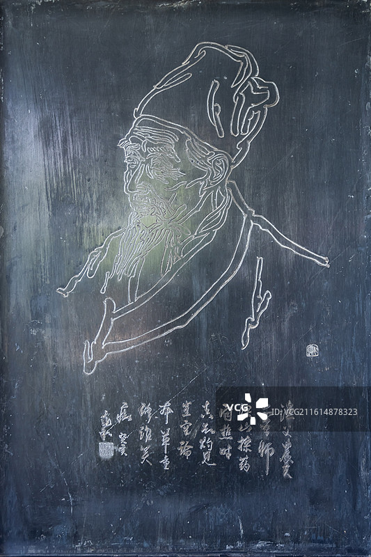 湖北省黄冈市蕲春县李时珍纪念馆石刻李时珍像图片素材