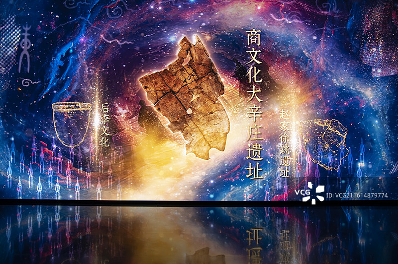 济南大辛庄遗址博物馆内多媒体展览的商文化大辛庄遗址短片图片素材