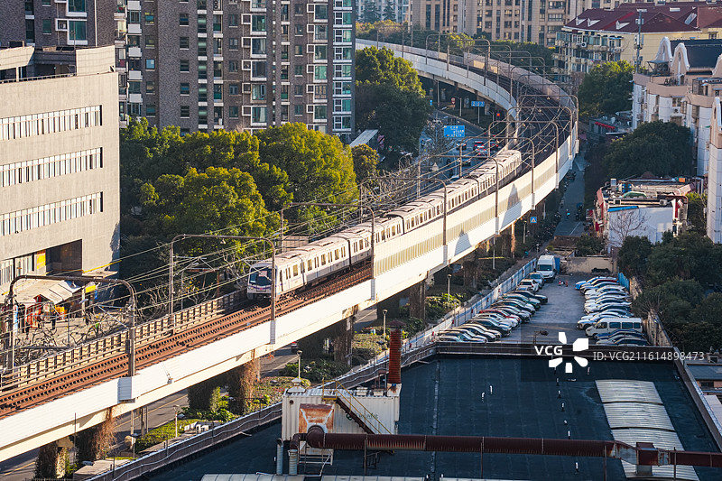 上海地铁轨道，地铁进站，地铁出站图片素材