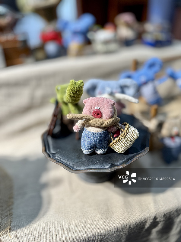 2026北京插画艺术展扭扭棒工艺品小猪图片素材