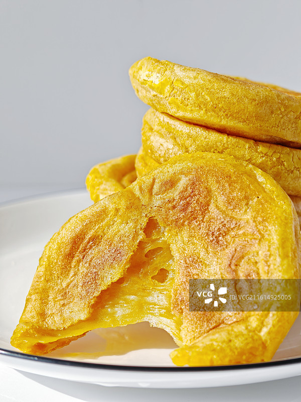 南瓜饼，南瓜做的饼，饼，黄色的饼，自己做的饼，纯手工饼，小米饼图片素材
